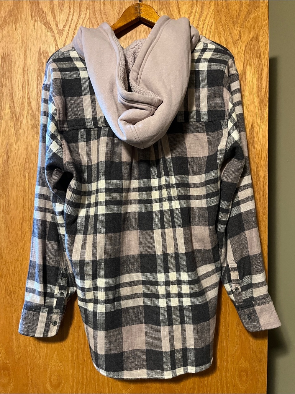 American Eagle Plaid Hooded Flannel - Picture 9 of 10